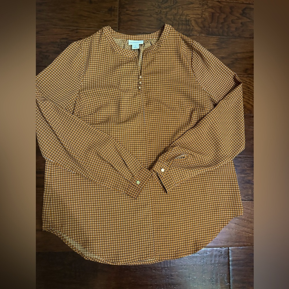 Ladies Liz Claiborne Blouse. Size Small. Worn once. Great condition